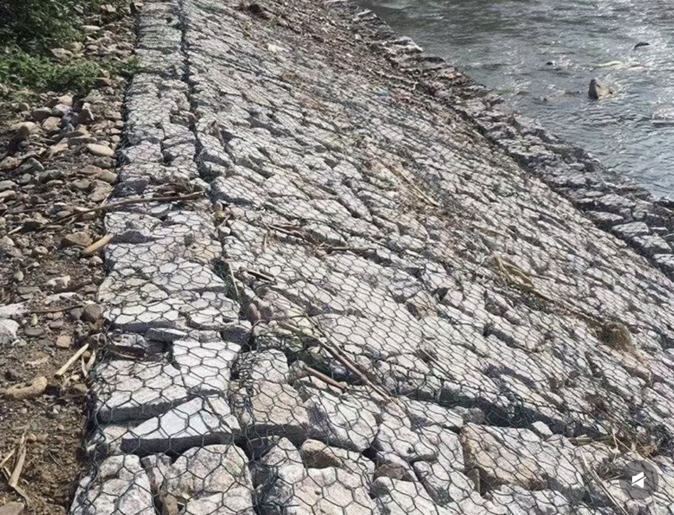 Laatste bedrijfsblogs Doorbraak in CNC-gabion-gaasmachinetechnologie: 5300 mm ultrabrede apparatuur lost grootschalige hydraulische uitdagingen op het gebied van rivieroeverstabilisatie op