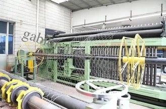 kopen 3.2mm Draad 80x100mm Regelbare Las Gabion Mesh Machine online vervaardiging
